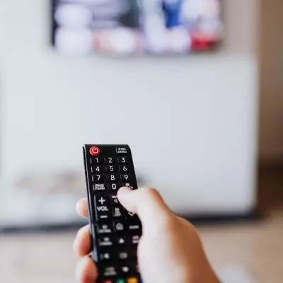 How to program a universal TV remote?