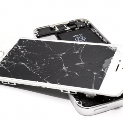 Teléfono con pantalla rota: ¿reparar o no? ¿Y como?